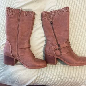 Women’s boots size 8 Only worn 1x. In perfect condition, true to size